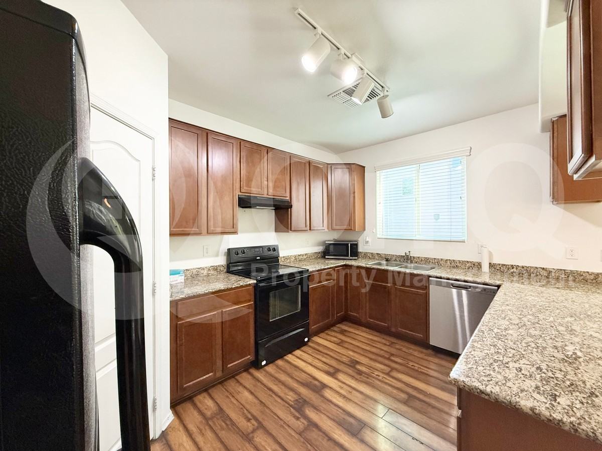 2209 E Pecan Rd - Photo 3 of 31