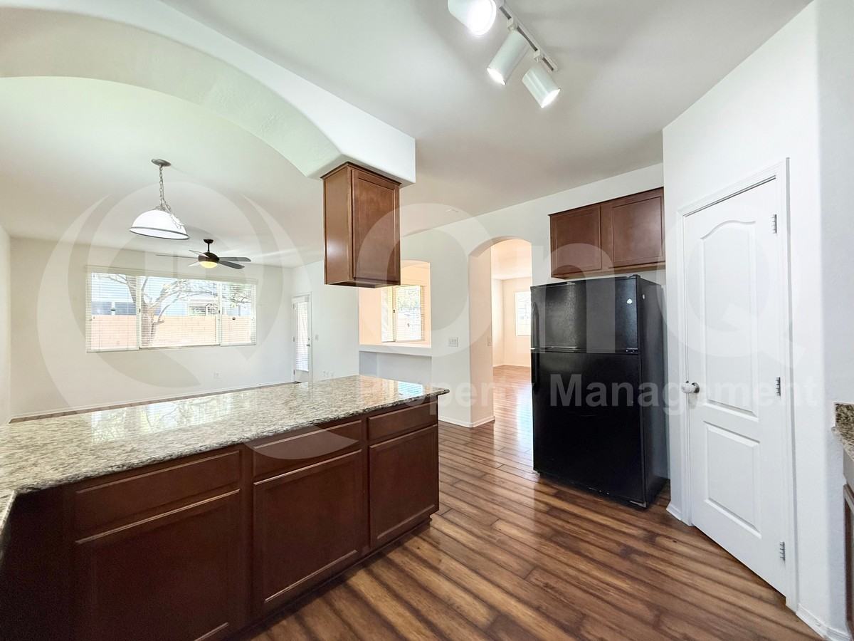 2209 E Pecan Rd - Photo 4 of 31
