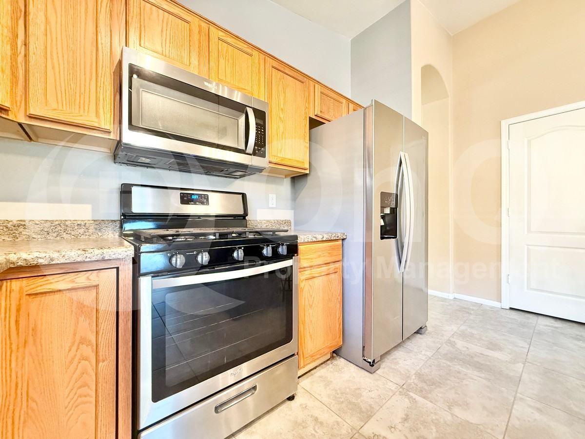1238 W Corriente Dr - Photo 4 of 28