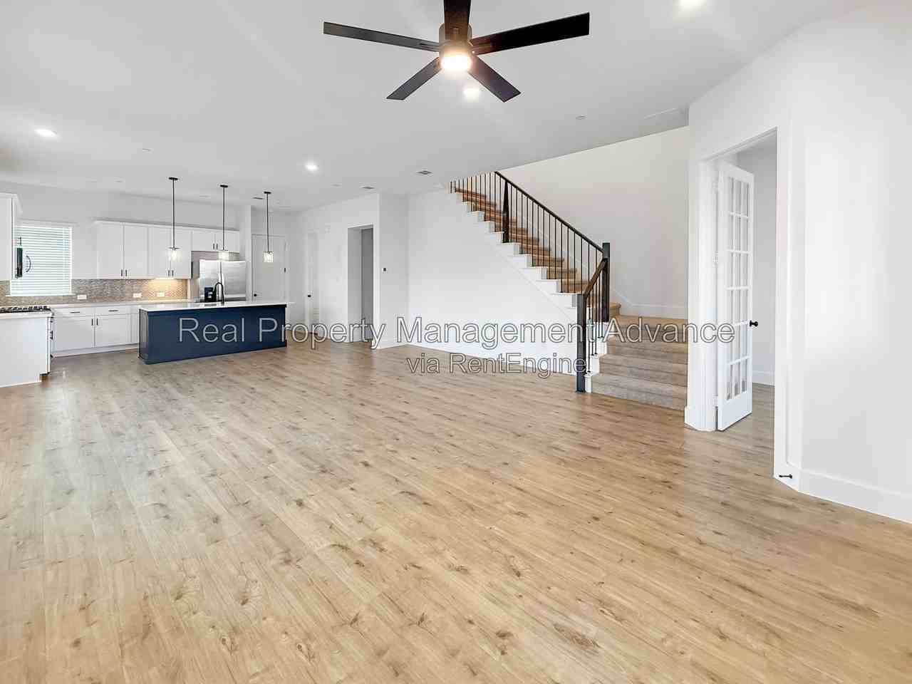 4400 Elm Springs St - Photo 7 of 21
