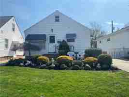featured image of 1653 Woodhurst Ave