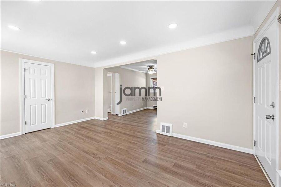 1653 Woodhurst Ave - Photo 6 of 33