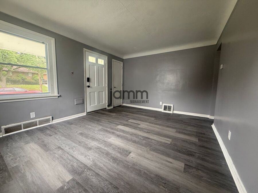 5026 E 86th St - Photo 5 of 13