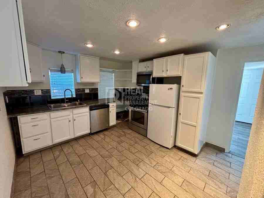 6960 Dexter St - Photo 2 of 11
