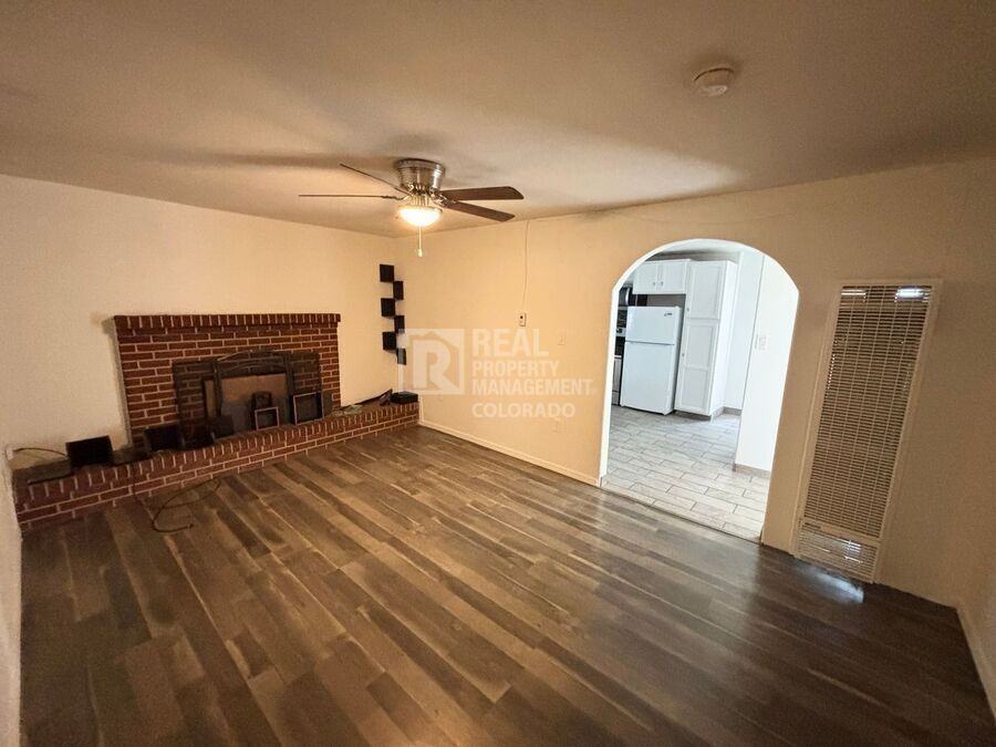 6960 Dexter St - Photo 3 of 11
