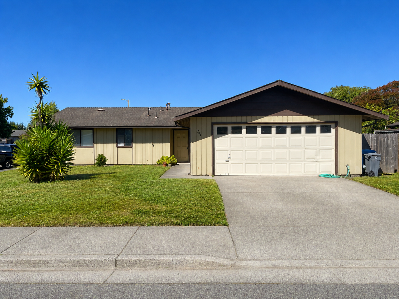 1704 Antoine Ave