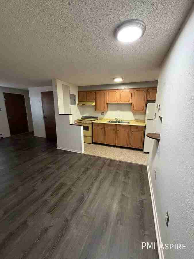 3305 S Clarkson St #202