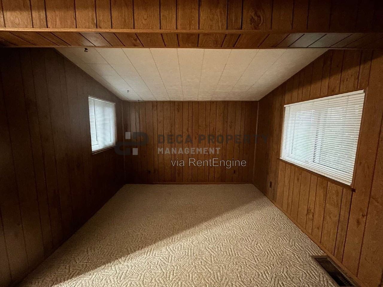 6405 Kingsway Dr - Photo 3 of 15