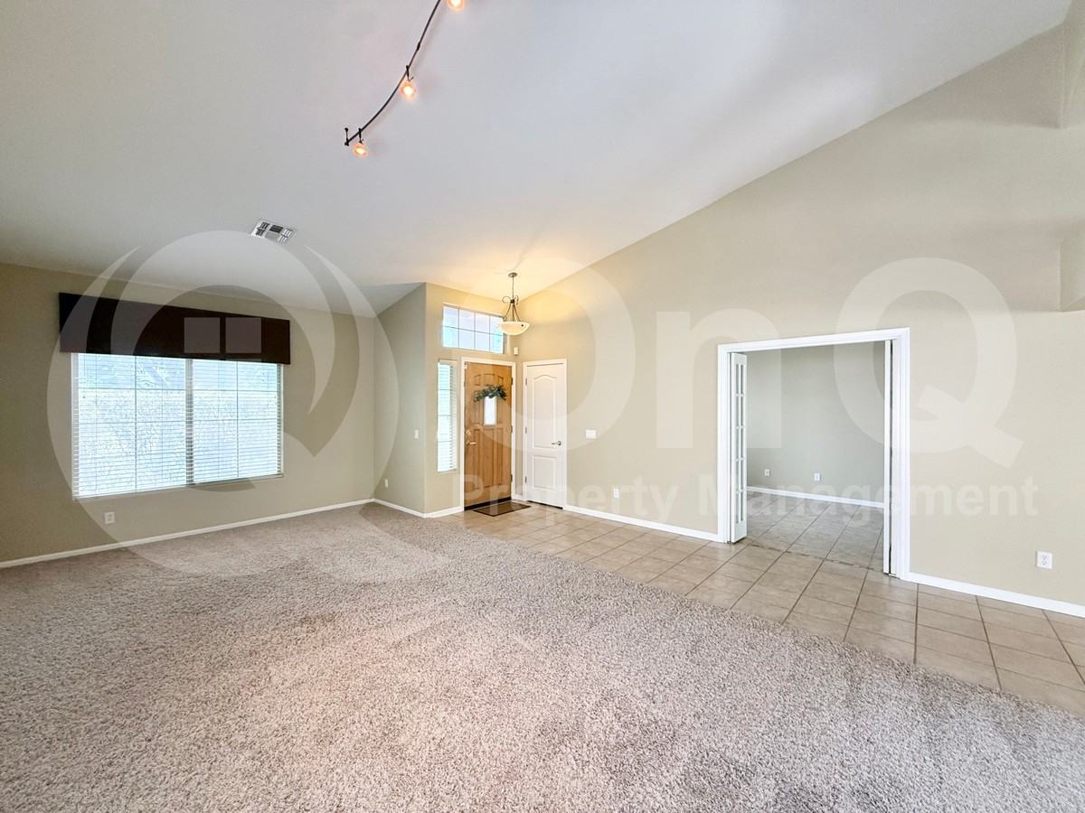 18024 N 49th St - Photo 2 of 25