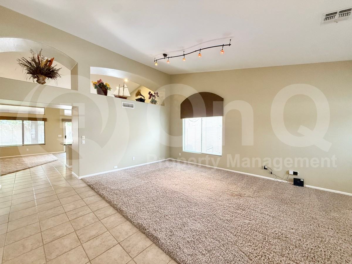 18024 N 49th St - Photo 3 of 25