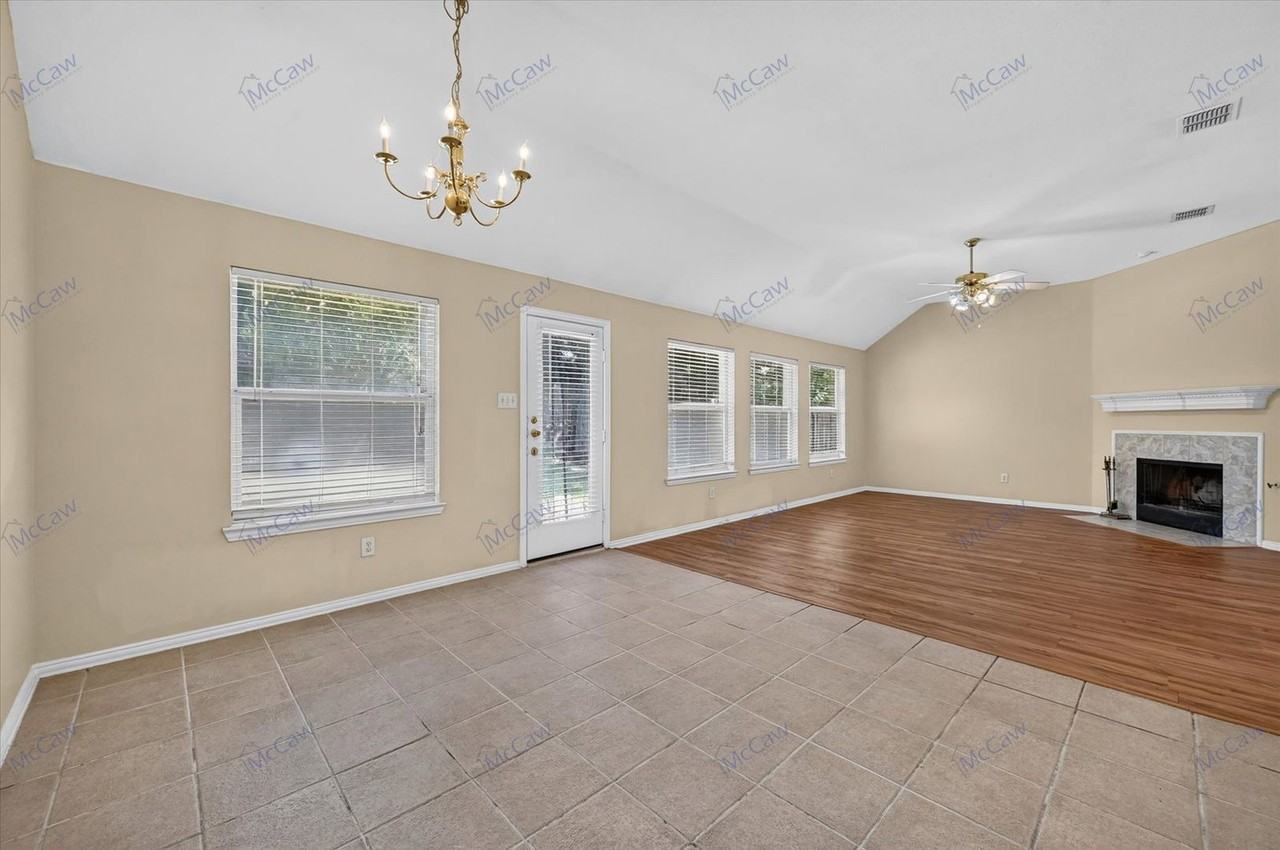 5079 Postwood Dr - Photo 4 of 23