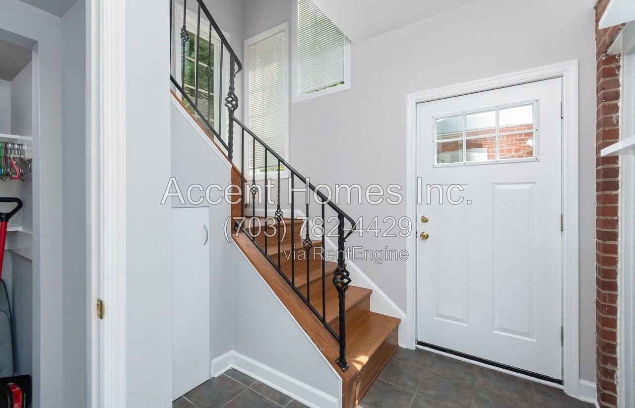 813 31st St S - Photo 5 of 36