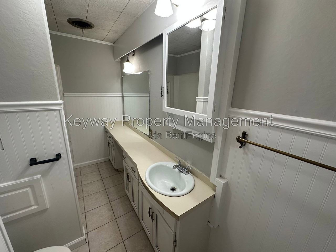 528 Grant Ave - Photo 3 of 8