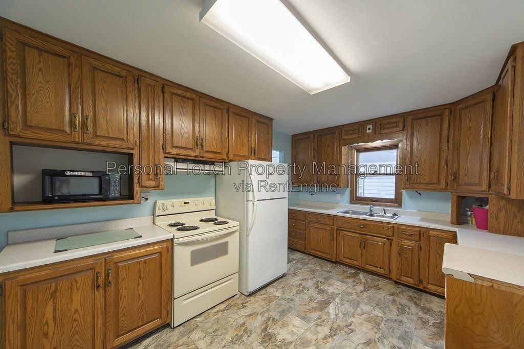 1422 11th St N - Photo 3 of 18