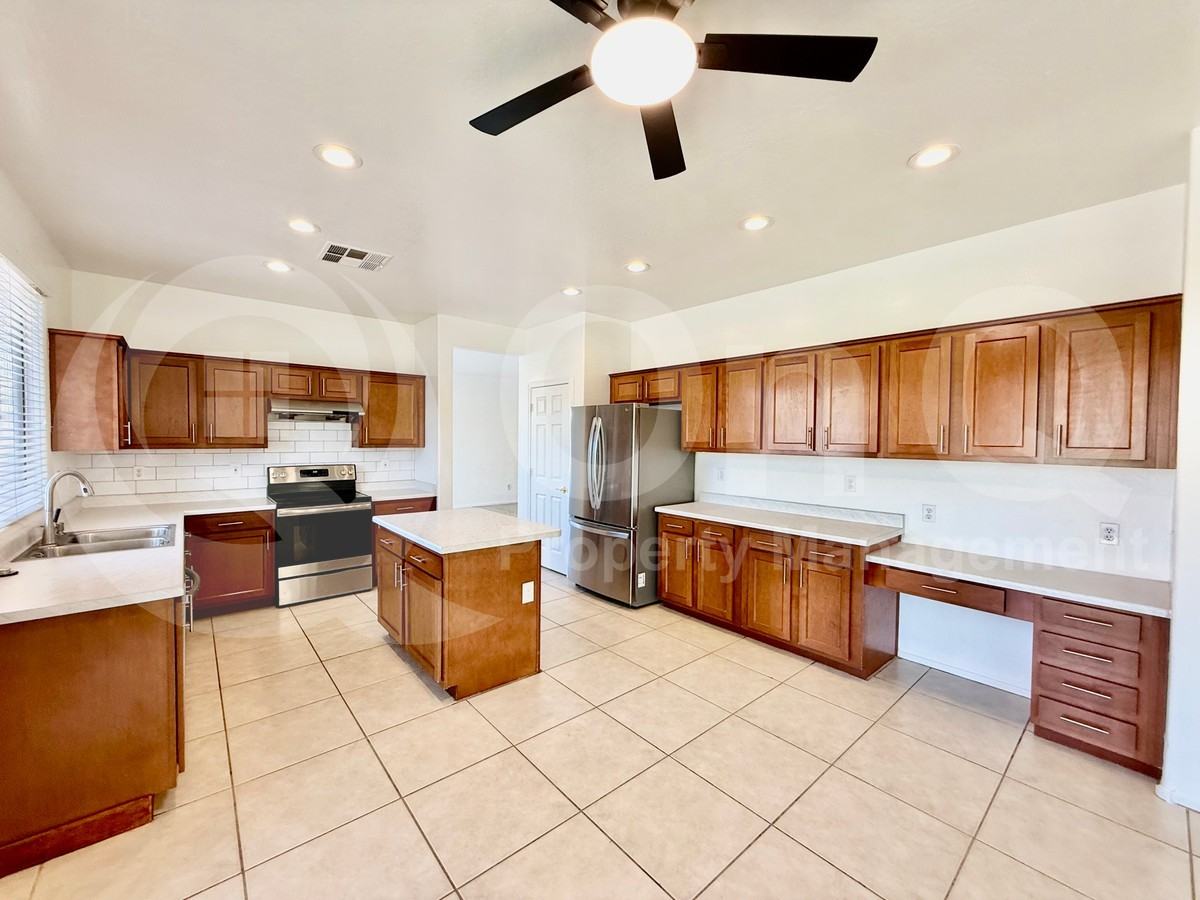9940 E Medina Ave - Photo 6 of 35