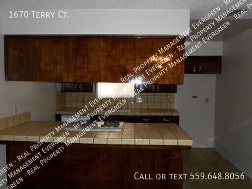 1670 Terry Ct - Photo 3 of 6