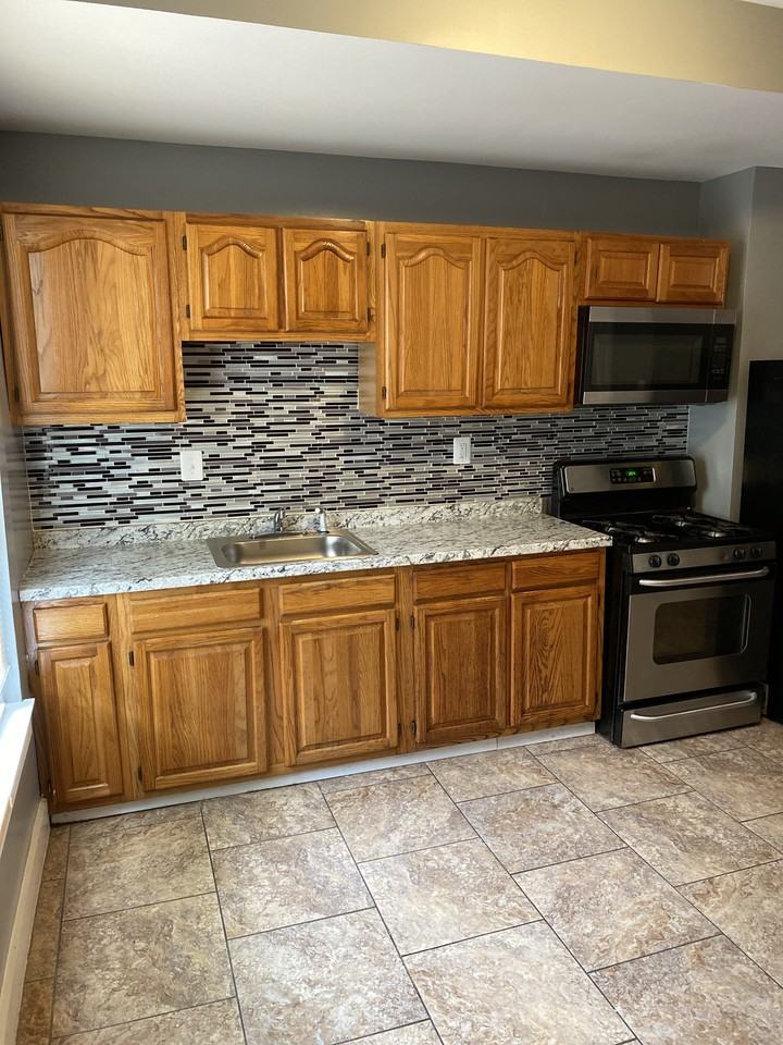 2652 Harlem Ave - Photo 4 of 9