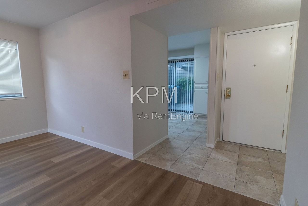 6829 Mill Springs Ct - Photo 5 of 27