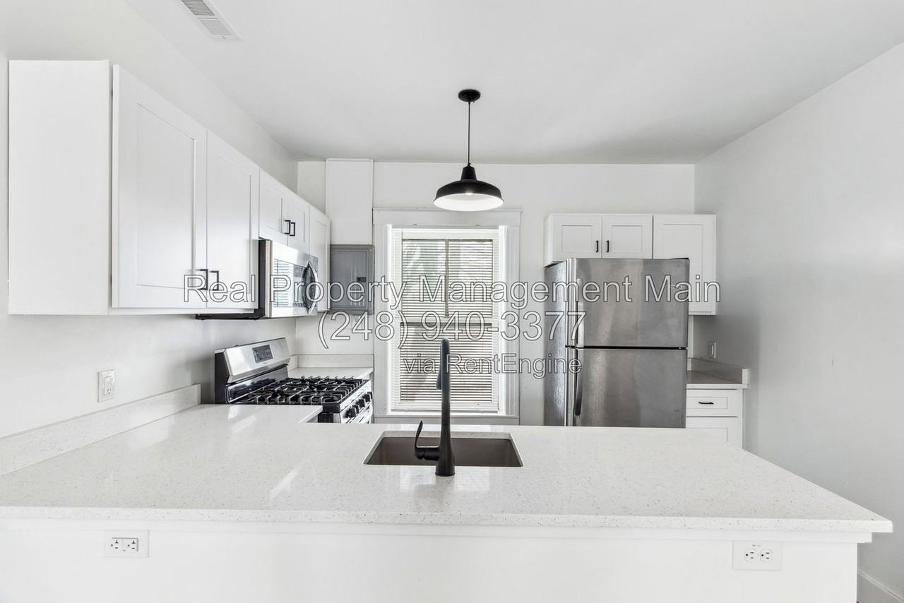 1612 Bagley St #2 - Photo 2 of 14