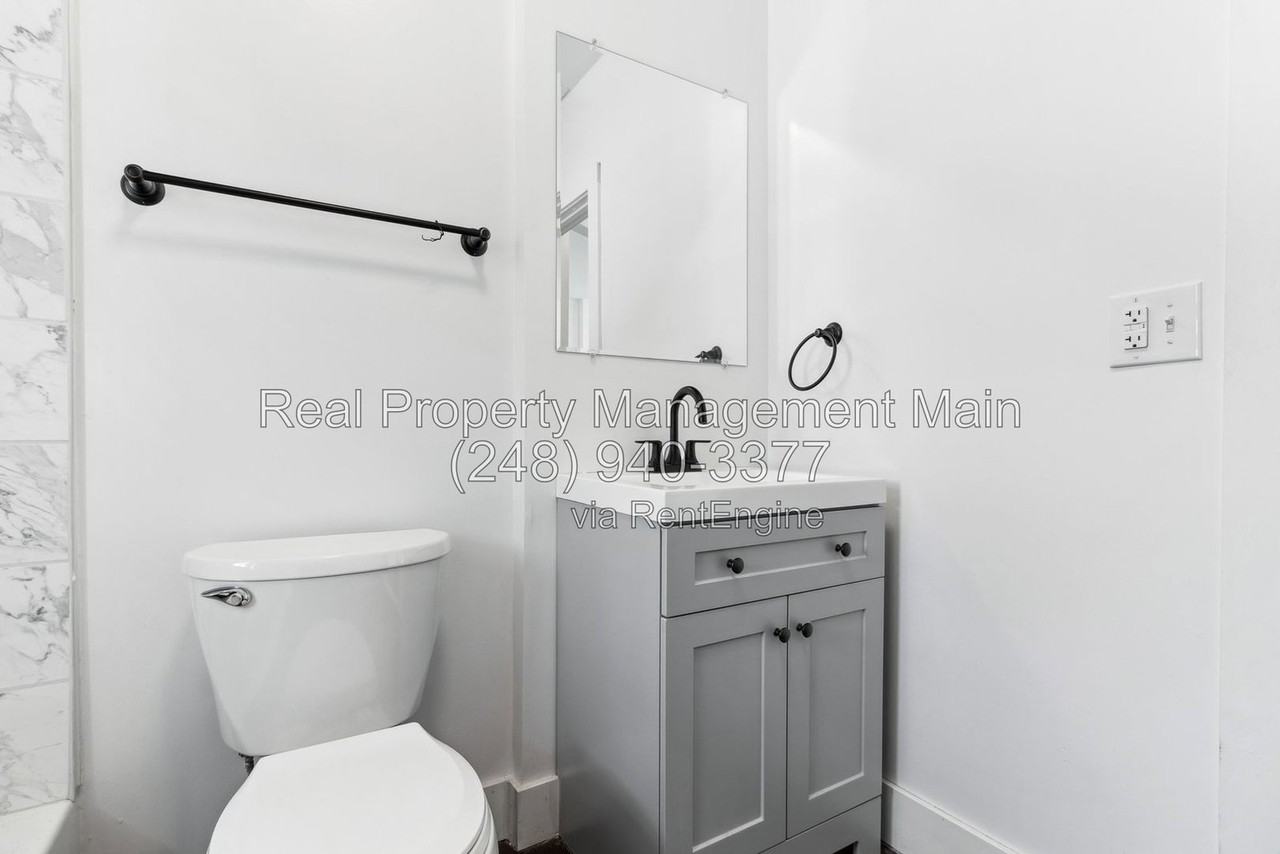 1612 Bagley St #2 - Photo 3 of 14