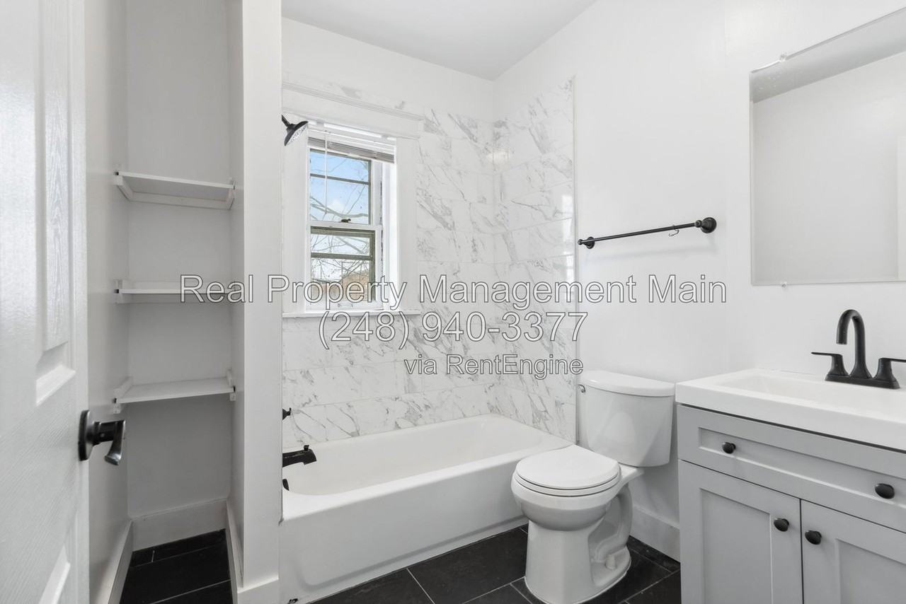 1612 Bagley St #2 - Photo 4 of 14
