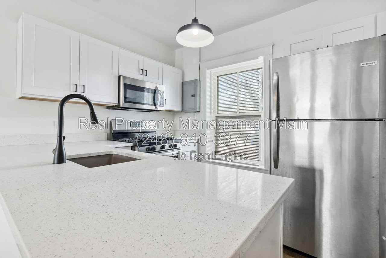 1612 Bagley St #2 - Photo 6 of 14