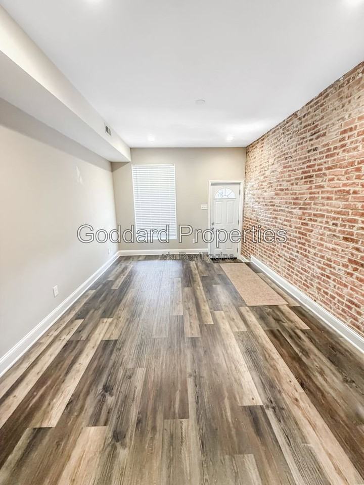 704 N Curley St - Photo 3 of 15
