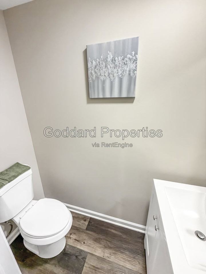 704 N Curley St - Photo 4 of 15