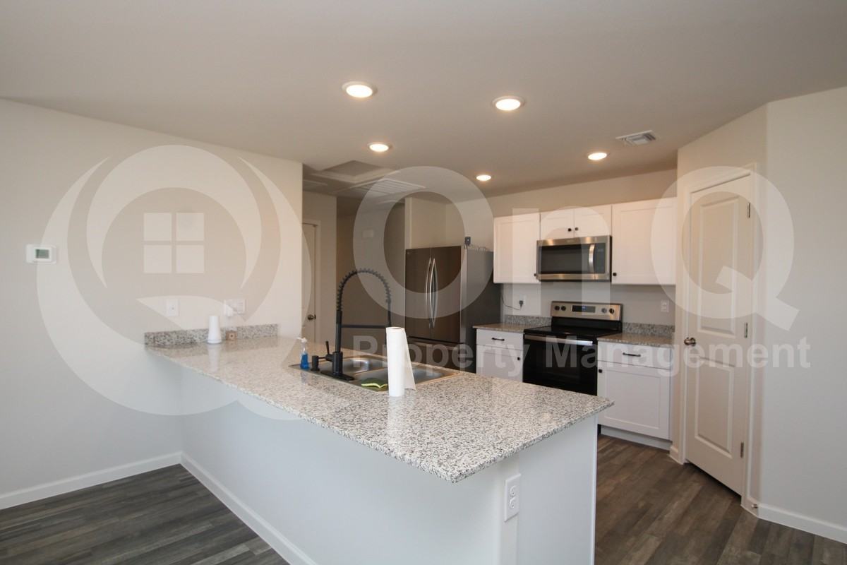3750 N San Carlos Dr - Photo 2 of 16