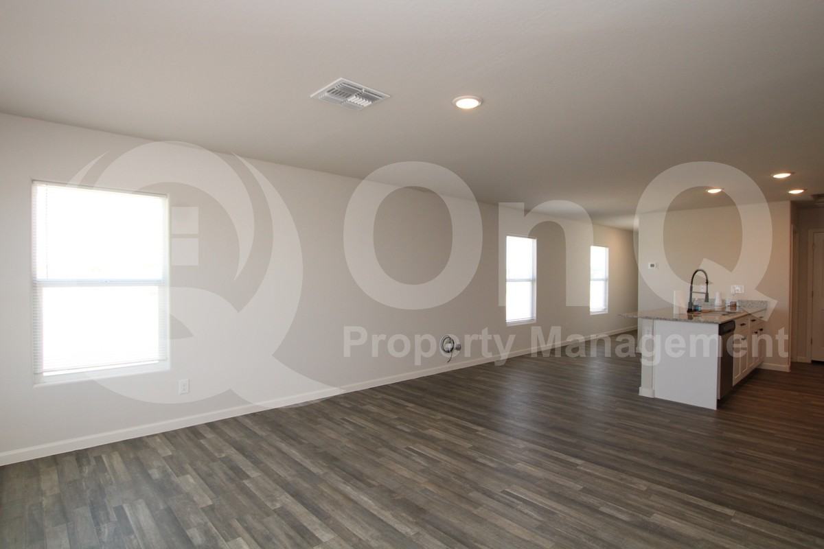 3750 N San Carlos Dr - Photo 5 of 16