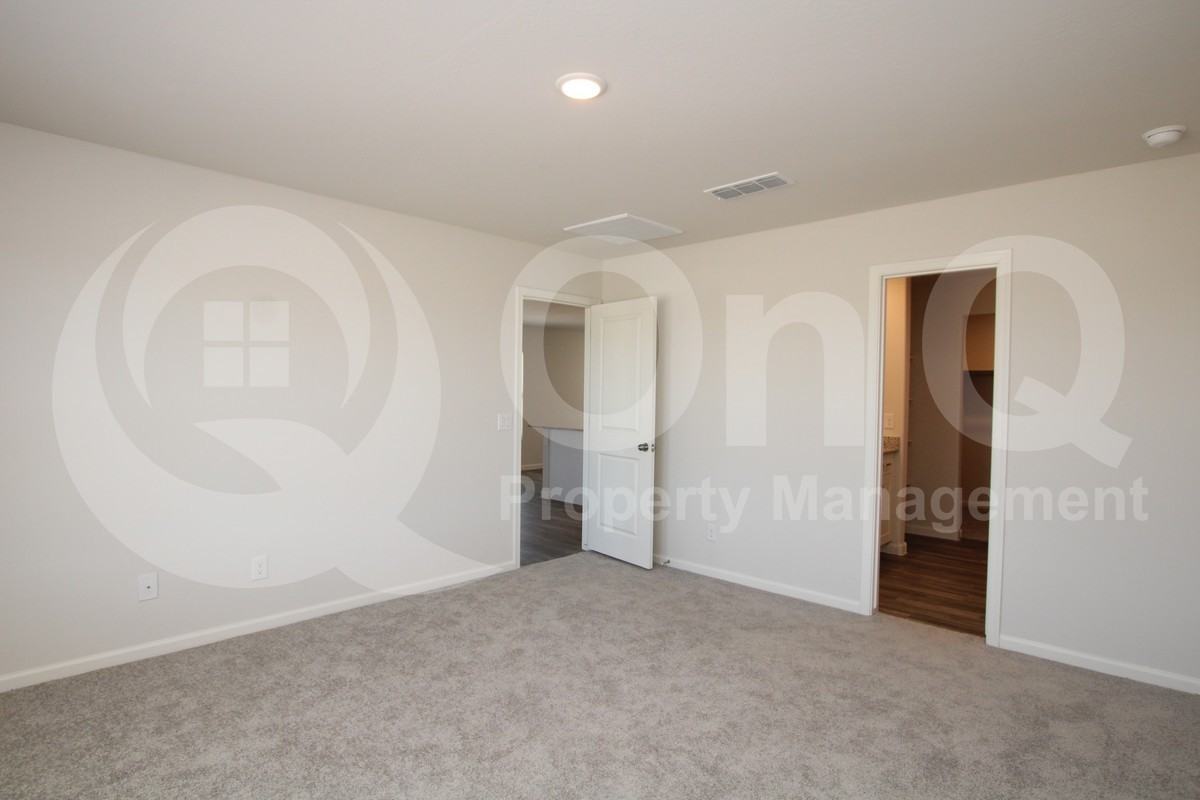 3750 N San Carlos Dr - Photo 6 of 16