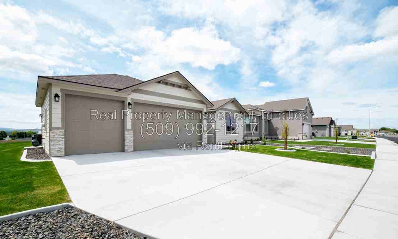 8004 Massey Dr - Photo 2 of 23