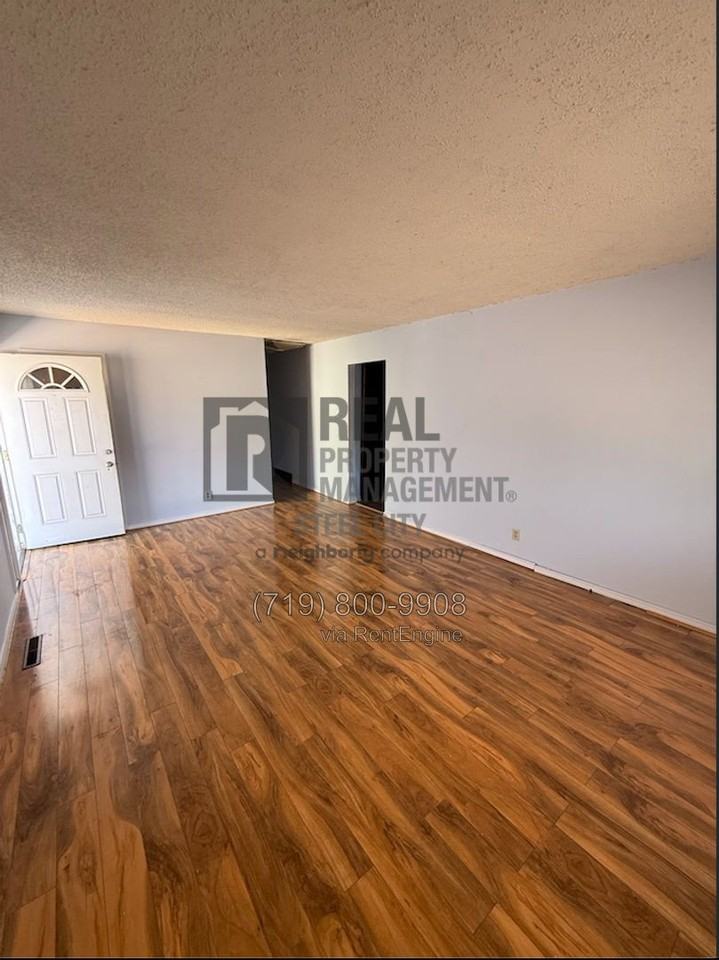 511 W Evans Ave - Photo 2 of 18