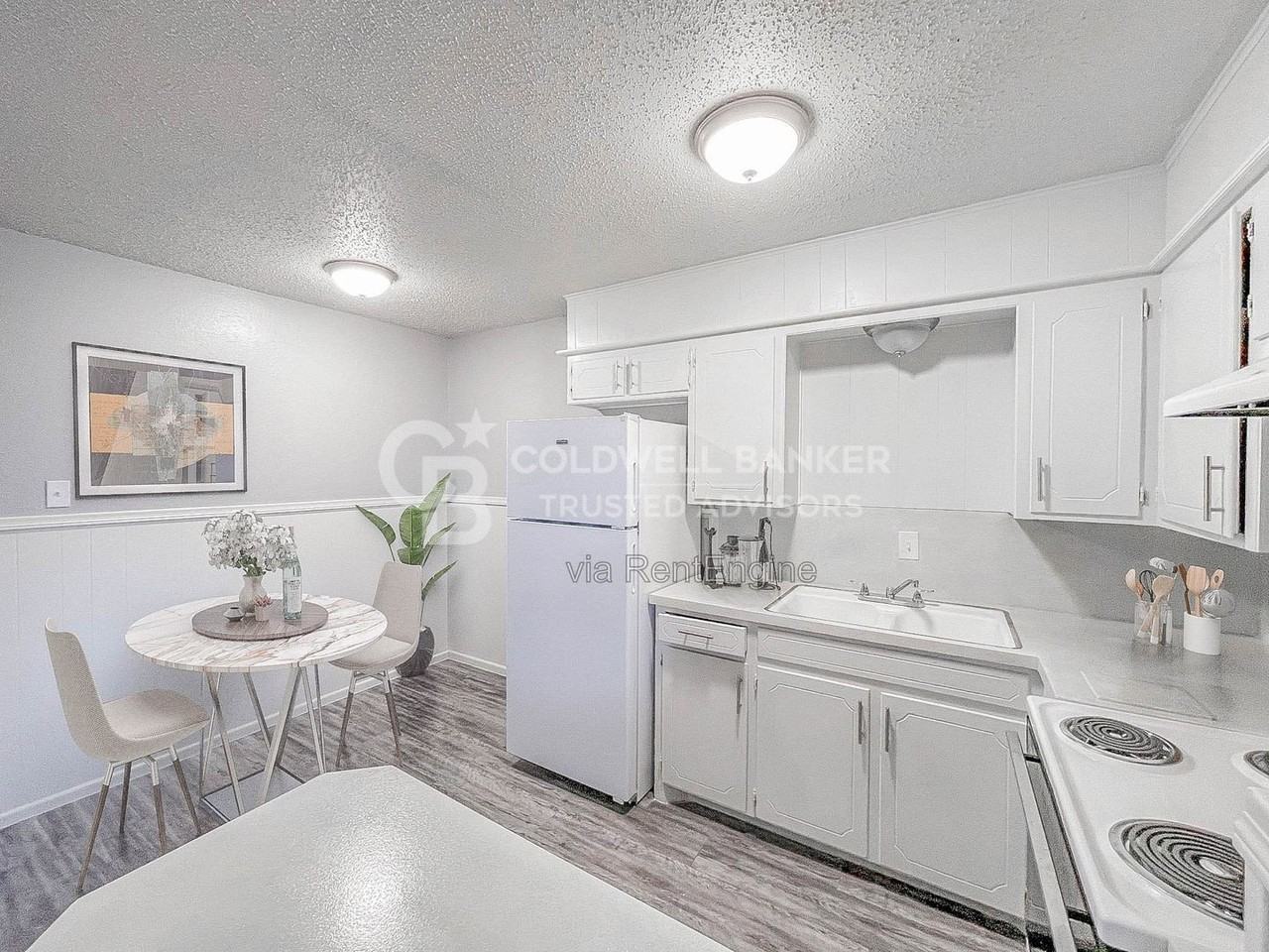 1317 52nd St #B - Photo 6 of 20