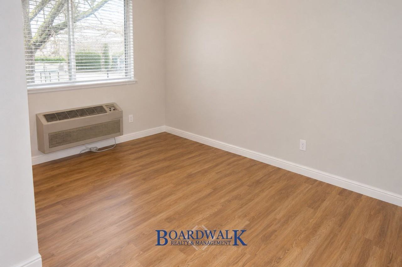 161 E Beryl Ave #8 - Photo 4 of 20