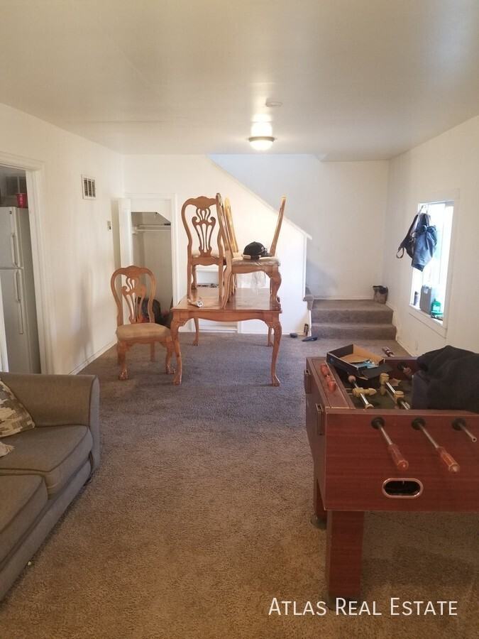 871 E Egbert St - Photo 2 of 11