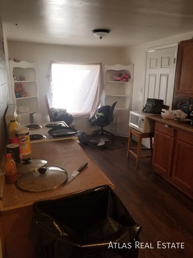 871 E Egbert St - Photo 3 of 11