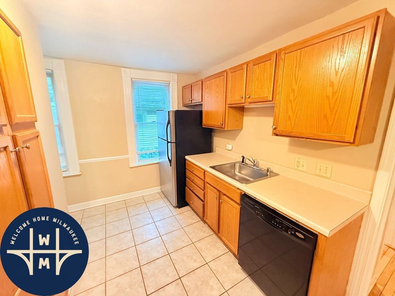 1720 N Astor St - Photo 4 of 14