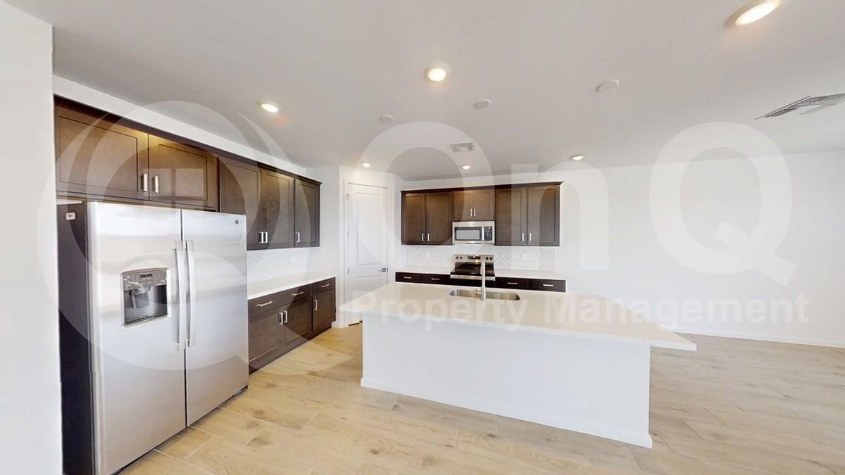 34007 N Germander Dr - Photo 4 of 23