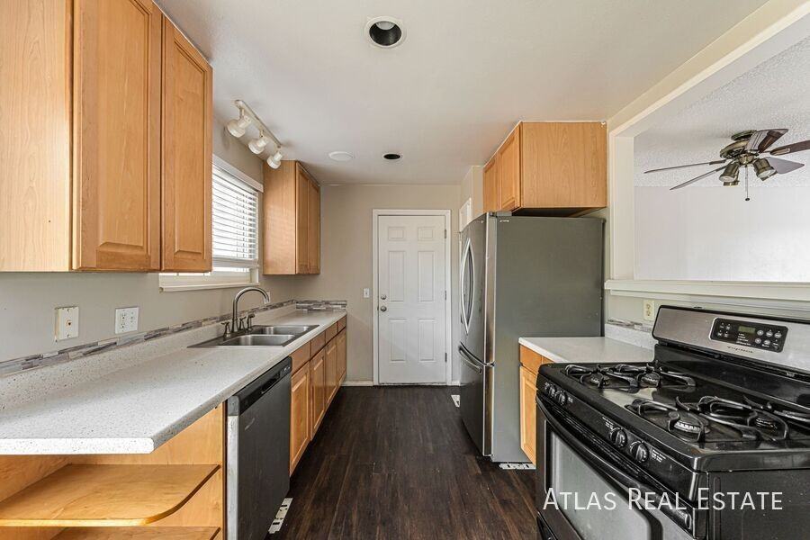 17896 E Carolina Pl - Photo 3 of 22