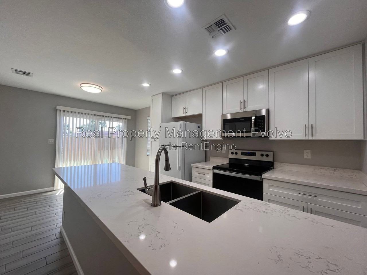 408 W Blackhawk Dr #1