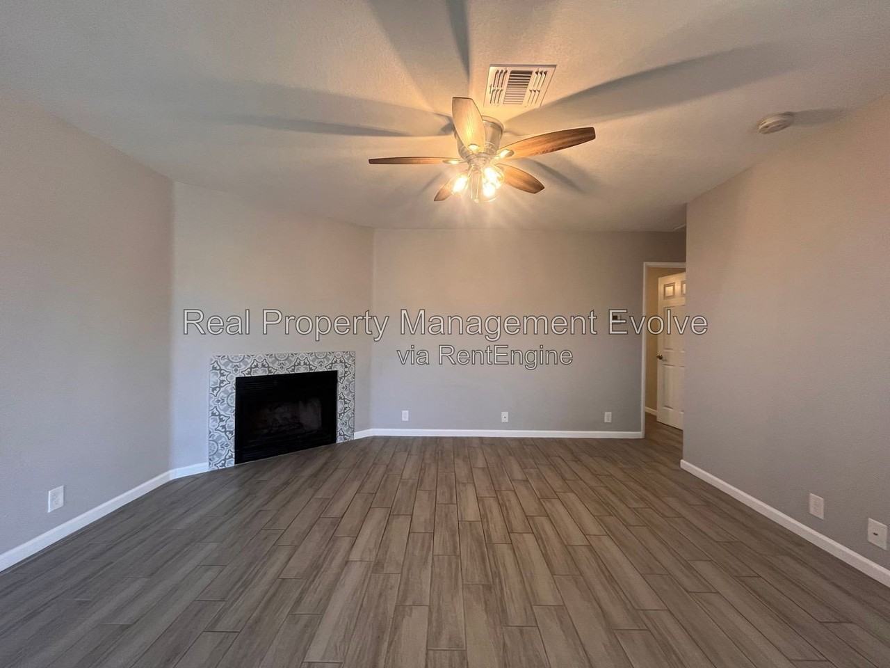 408 W Blackhawk Dr #1 - Photo 4 of 28