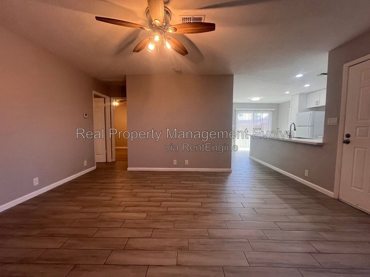 408 W Blackhawk Dr #1 - Photo 5 of 28