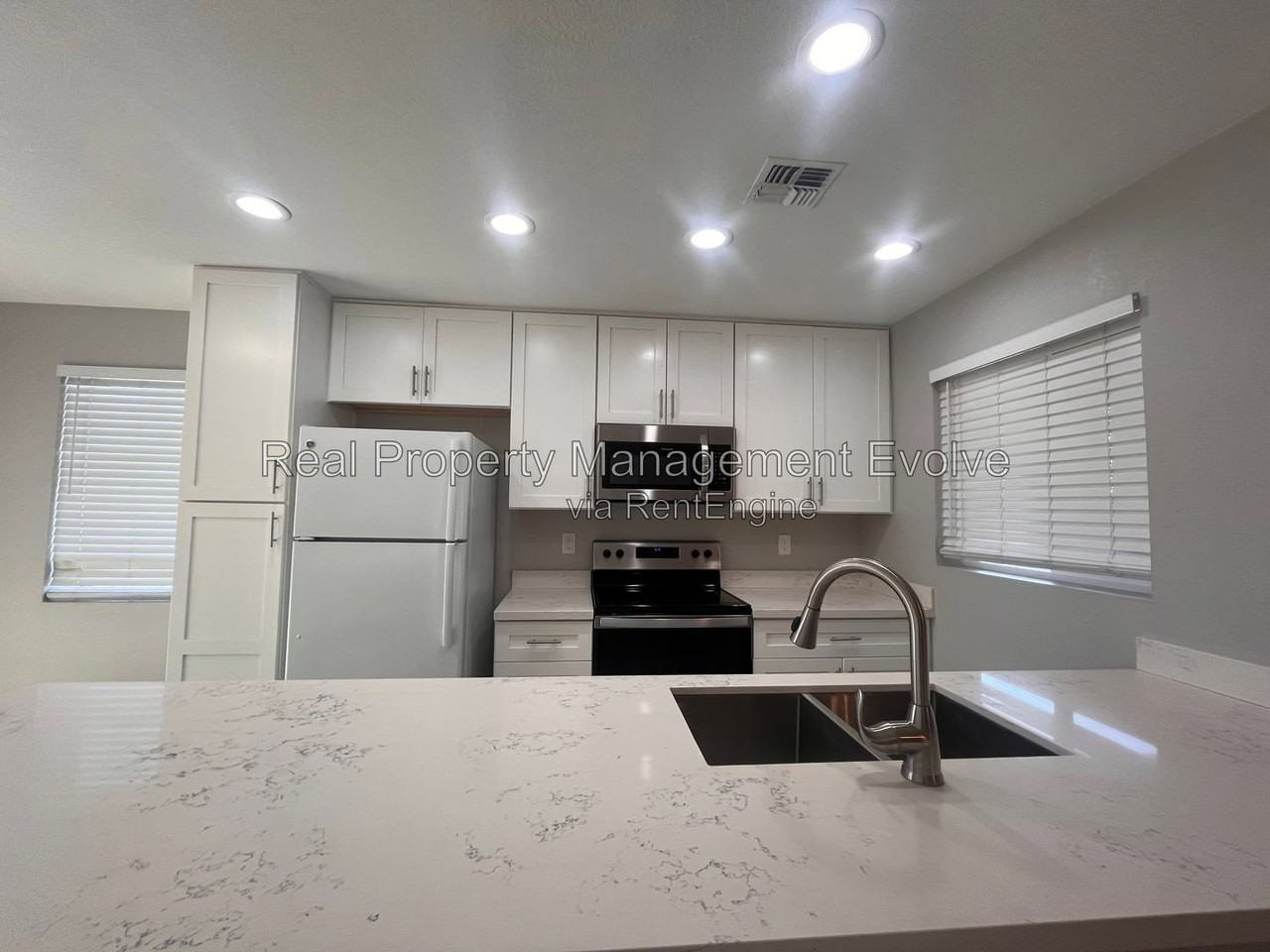 408 W Blackhawk Dr #1 - Photo 7 of 28