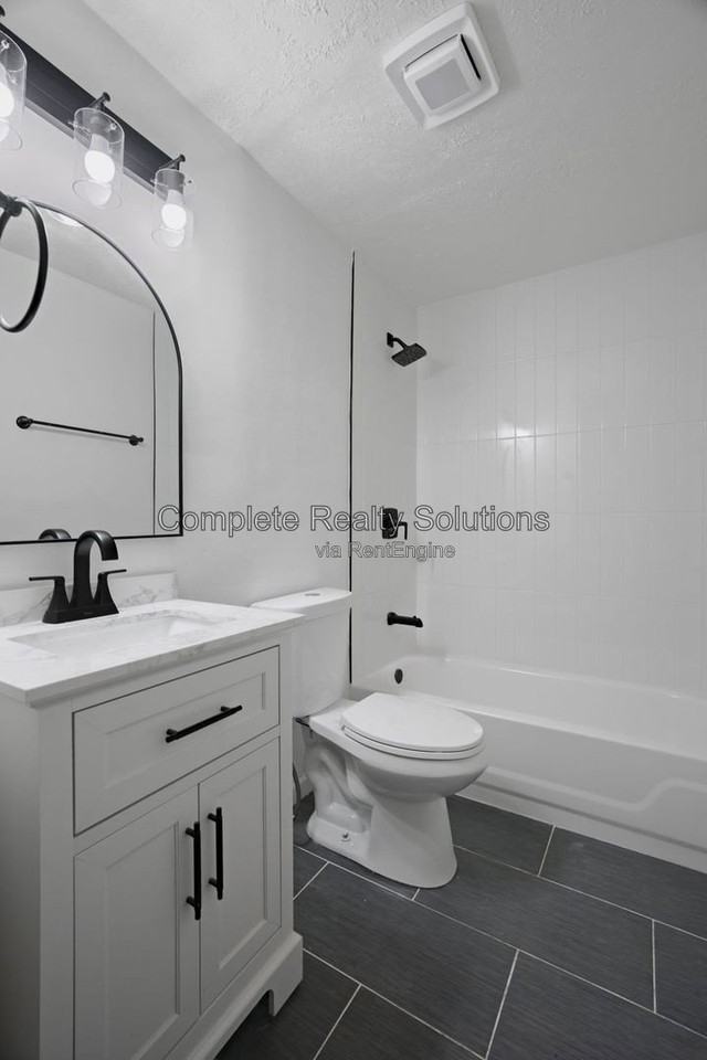 2928 Texas Ave #1F - Photo 3 of 28