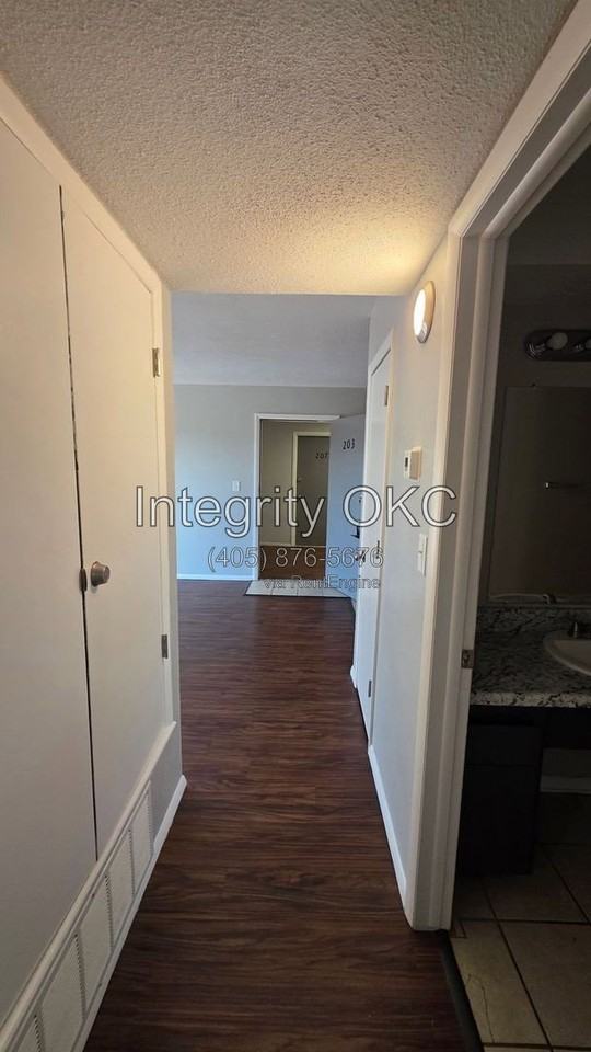 3907 N Rockwell Ave #221 - Photo 5 of 19