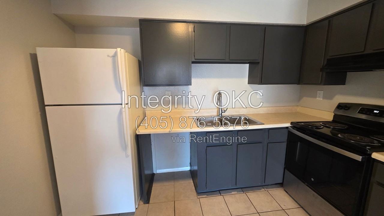 3907 N Rockwell Ave #221 - Photo 6 of 19