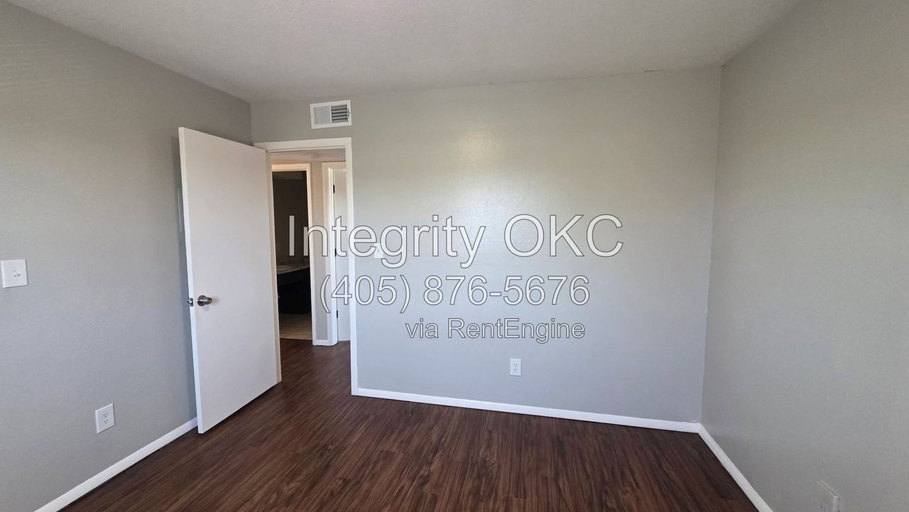 3907 N Rockwell Ave #221 - Photo 7 of 19