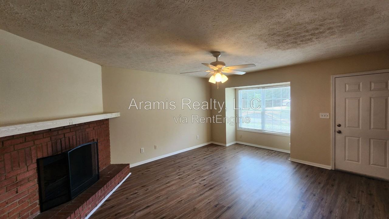 2320 Highpoint Rd #1 - Photo 4 of 11