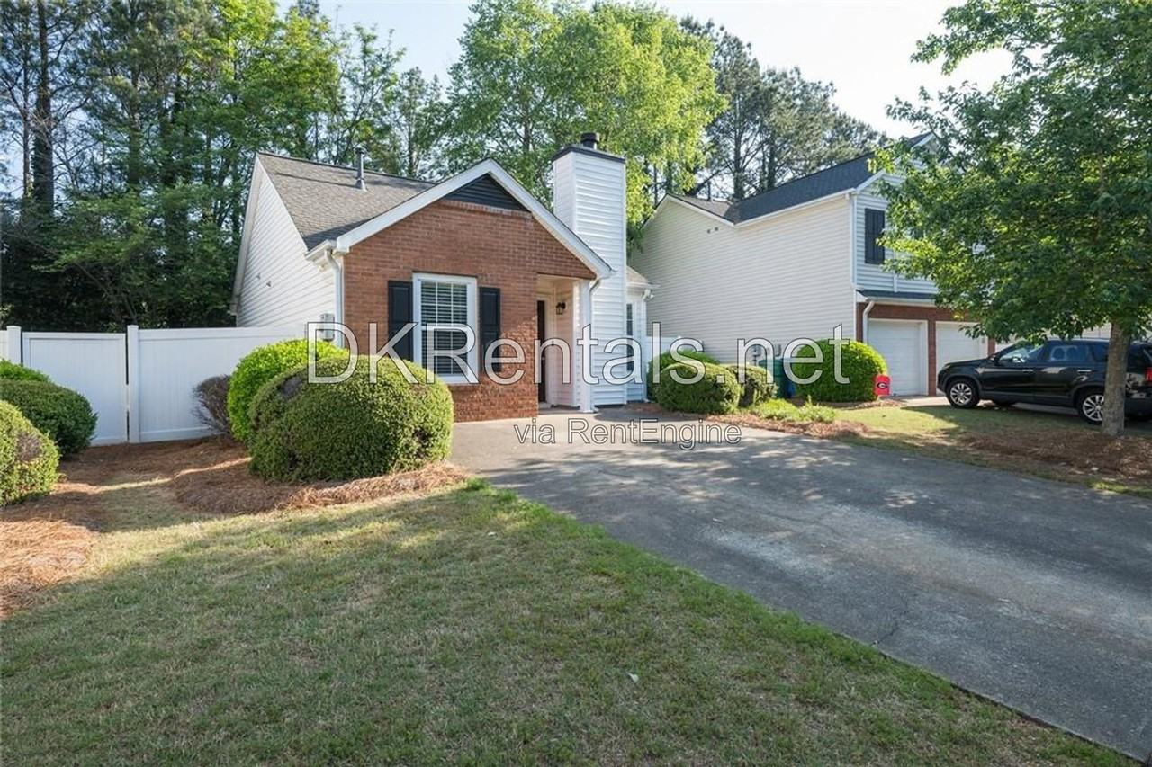 207 Daventry Way - Photo 2 of 20